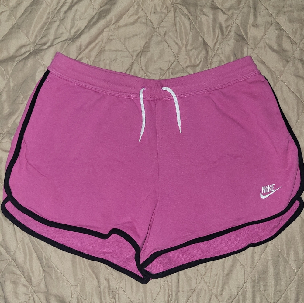 Nike Women's Shorts~Pink and Black~Womens 1x~Great Condition.